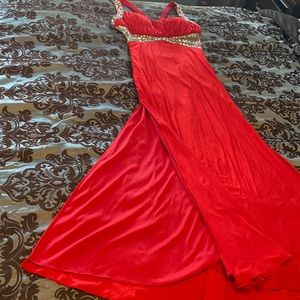 Beautiful formal dress. I wore it for A Christmas Cocktail Party